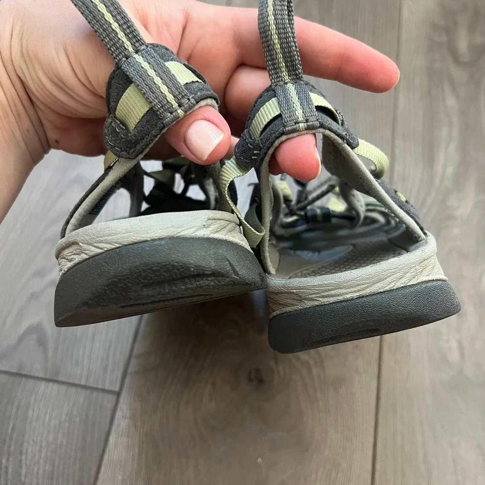 Keen Whisper Waterproof Sandals Womens 9 Sage Green Gray Hiking Water Shoes